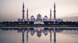 مركز جامع الشيخ زايد الكبير يمد فترة المشاركة في "جائزة فضاءات من نور" إلى 31 ديسمبر 1 مسجد