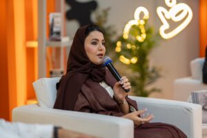 أدباء ونقاد في "الشارقة الدولي للكتاب" 2024 .. الشعر لغة خالدة والعالم يحتاج إلى مزيد من الشعراء 2 2 39