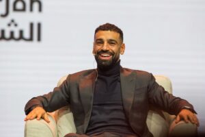 محمد صلاح فى معرض الشارقة الدولى للكتاب فى دورته 43 .. يروى مسيرة حياته وشغفه للقراءة ووصوله للعالمية 3 image 3