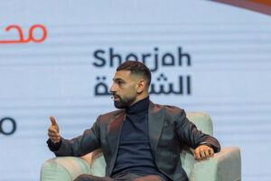 محمد صلاح لجمهور "الشارقة الدولي للكتاب": الكتب أكسبتني أكثر من 90% من أدوات النجاح 4 صلاح