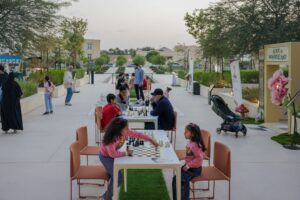 "بيت الحكمة" يُحوّل الشتاء إلى قصة خيالية مستوحاة من عالم "أليس في بلاد العجائب" 2 1 8