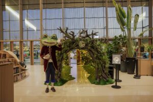 "بيت الحكمة" يُحوّل الشتاء إلى قصة خيالية مستوحاة من عالم "أليس في بلاد العجائب" 5 4 3