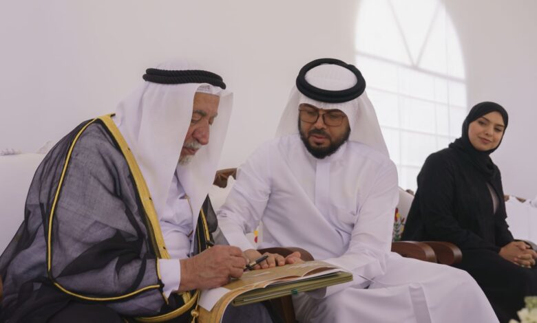 حاكم الشارقة يتفقد مزرعة القمح في مليحة 1 hl309t1e1k81frrpn
