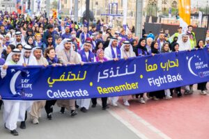 تنظمها "جمعية أصدقاء مرضى السرطان" في "الجامعة الأمريكية بالشارقة" تحت شعار "يستحق الحياة" مسيرة "لنحيا" 2 1 2