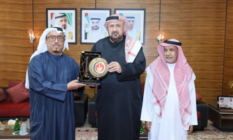 «الإمارات لرعاية وبر الوالدين» تكرّم ضاحي خلفان 1 4638329
