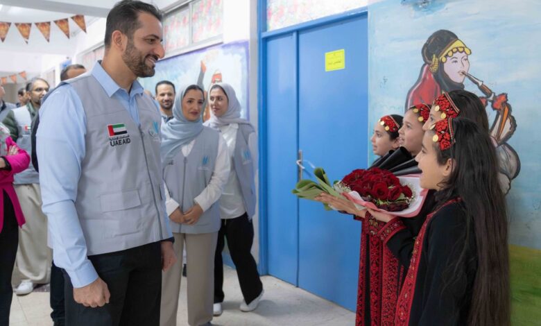 سلطان بن أحمد القاسمي يزور مخيم ماركا للاجئين ومؤسسات إنسانية في الأردن 1 myf02vye1k90ym3pn