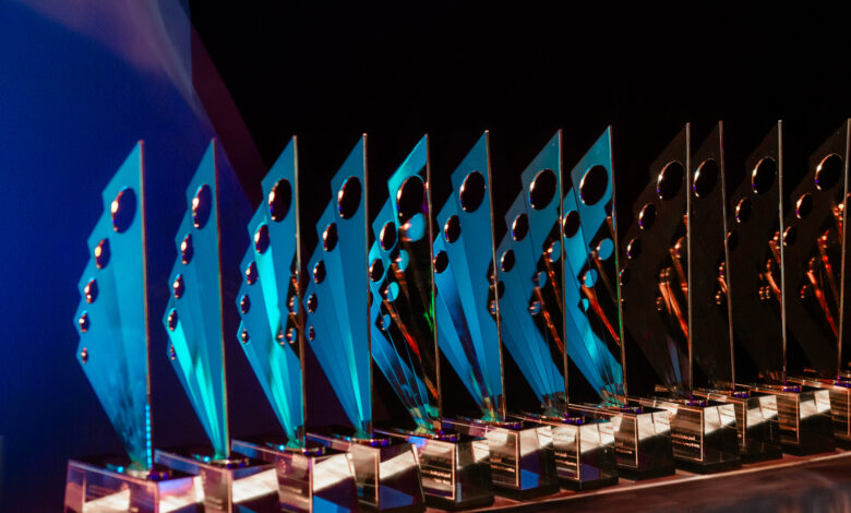 بمشاركة 30 طالباً من 7 دول .. التحدي العالمي للعلاقات العامة يعتمد ثلاثة مشاريع مبتكرة لـ"هوية الشارقة" ضمن"جائزة الشارقة للاتصال الحكومي 2025" 1 8