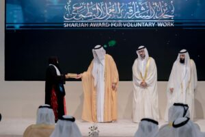 ضمن جوائز "الشارقة للعمل التطوعي" "جائزة الأصالة لأفضل المشاركات التطوعية وتعزيز نقل خبرات كبار السن إلى المجتمع والدمج الاجتماعي 2 جائزة الأصالة 2