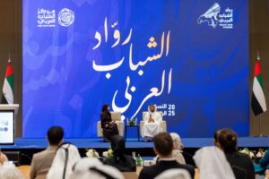 معالي الشيخ عبدالله آل حامد، مشاركاً في الجلسة بعنوان من السرد إلى السياسات الشباب العربي وصناعة التأثير العالمي