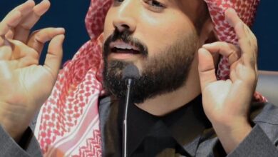 ضمن فعاليات "مقهى الشعر" أمسيات شعرية بـ8 لغات تصحب زوار " الشارقة الدولي للكتاب 2025" إلى عالم القصيدة 2 1.سعيد آل مانع