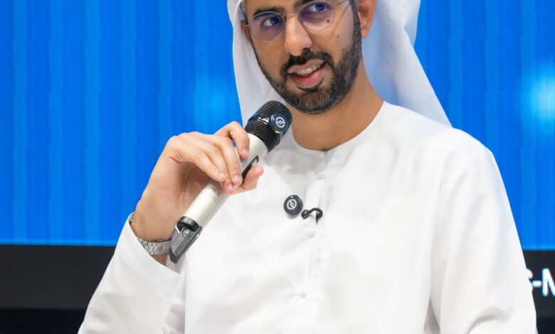 بالشراكة الاستراتيجية مع مكتب الذكاء الاصطناعي وشركة "مايكروسوفت" أعضاء برنامج "الزمالة التقنية للشباب العربي" يلتقون معالي عمر العلماء في جلسة حول الابتكار والتحول الرقمي 1 2 7