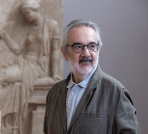 برنامج ثقافي يحتفي بالتراث اليوناني العريق والإبداع المعاصر في "معرض الشارقة الدولي للكتاب" 2025 4 4.Panagiotis Mendis