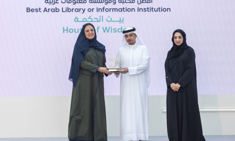 "مكتبات الشارقة" تحتفي بالفائزين بجائزة الشارقة للأدب المكتبي 2025 1 5 9