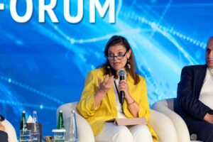 خبراء دوليون في "منتدى الشارقة للاستثمار 2025": الاقتصاد الأخضر يتطلب تفعيل الالتزامات البيئية وبناء منظومات متكاملة تدعم نمو الأسواق واستقرارها 1 استثمار