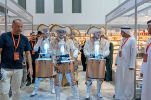 خلال عرض فني ..الطبول تأخذ جمهور الشارقة الدولي للكتاب إلى عالم الأساطير والخيال 3 3 6