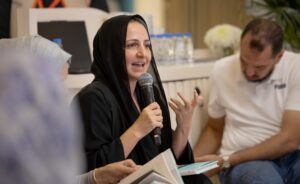 ضمن مشاركتها في "الشارقة للكتاب" 2025 "مكتبات الشارقة" تستضيف "نادي كلمة للقراءة" في نقاش لكتاب "نحو تقشف سعيد" 4 4 30