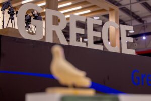 المترجمة والكاتبة اليونانية بيرسا كوموتسي: ارتبطت وجدانيًا بالأدب الإماراتي 3 4 34