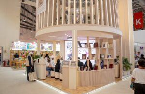 ضمن مشاركتها في "الشارقة للكتاب" 2025 "مكتبات الشارقة" تستضيف "نادي كلمة للقراءة" في نقاش لكتاب "نحو تقشف سعيد" 3 6 13