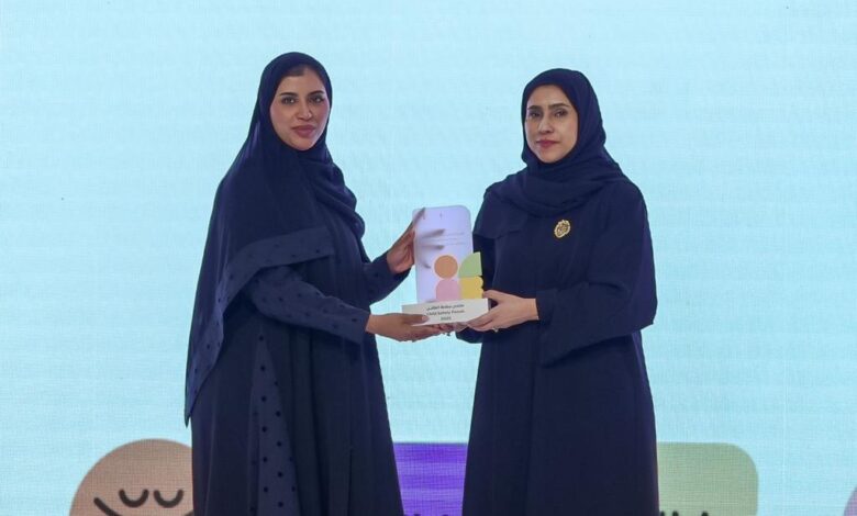 الشارقة تقود الحوار الوطني حول حماية الطفل.. "منتدى سلامة الطفل" يوصي بتشكيل فرق تدخل سريع وتوحيد أنظمة البلاغات 1 WhatsApp Image 2025 11 28 at 12.41.23 5b7cab07