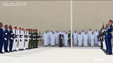 رئيس الدولة يرفع علم الإمارات بمشاركة مجموعة من الضباط المتقاعدين الذين أسهموا في مسيرة الوطن المباركة 8 jg308j1l1k916g6pd