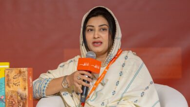 في جلسة "اكتشاف الحضارات".. أدباء في "الشارقة الدولي للكتاب" يؤكدون أهمية الرجوع إلى الجذور لفهم الحاضر وصناعة المستقبل 1 ادباء