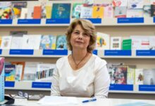 الكاتبة اليونانية بيرسا كوموتسي