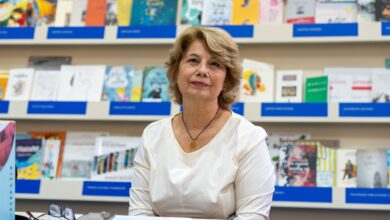 الكاتبة اليونانية بيرسا كوموتسي