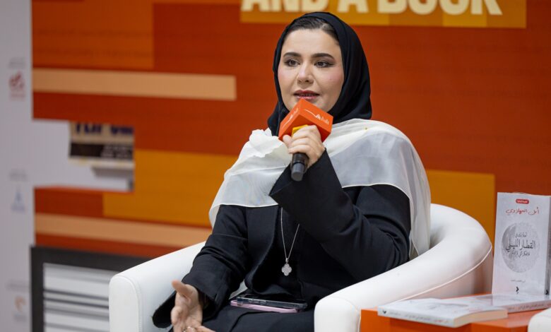 في أمسية شعرية نظمتها "كلمات" في "معرض الشارقة للكتاب"2025 .. أمل السهلاوي: الشعر مساحة لكسر المنطق والعبور نحو الذات 1 امل السهلاوى