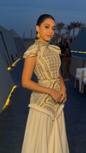 أناقة ملكية والهام فرعوني في افتتاح المتحف المصري الكبير 7 ياسمينا العبد 864x1536 1