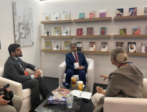 إقبال كبير من زوار المعرض على كتاب صاحب السمو "محاكم التفتيش".."هيئة الشارقة للكتاب" تستعرض التجربة الثقافية الإماراتية والعربية في معرض المكسيك الدولي للكتاب 2025 2 2