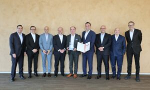 المسعود للسيارات تفوز بجائزة "نيسان العالمية 2520" عن الأداء المتميز ضمن فئة الوكلاء 2 Nissan Global Award Ceremony Japan