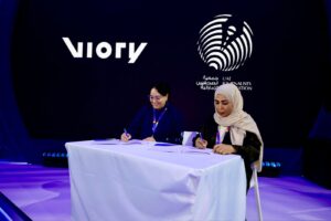 على هامش قمة بريدج .. جمعية الصحفيين الإماراتية ووكالة فيوري الإخبارية يوقعان اتفاقية تعاون مشترك 2 WhatsApp Image 2025 12 09 at 15.53.19 b3fafc34