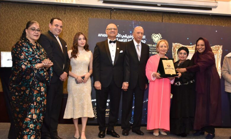 تونسيه تفوز بجائزة "امرأة العام" في احتفال الاتحاد الإفريقي الآسيوي AFASU بالقاهرة 1 WhatsApp Image 2025 12 14 at 2.06.40 PM