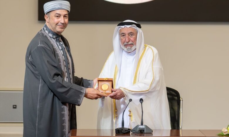 حاكم الشارقة يكرّم الفائزين بجائزة القوافي 2025 1 qih006i41ka16rxpd