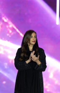 لقاء خريجي الجامعة الأميركية في الشارقة يجمع أكثر من 900 خريجًا في أمسية تحتفي بالتضامن والتمكين والأثر 2 بدور القاسمي 1