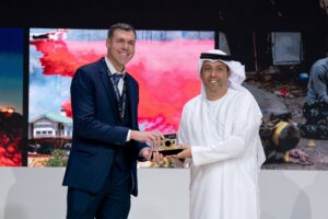 لأول مرة في تاريخها.. جائزة "المصور الصحفي المستقل" تُمنح لجوش إديلسون ونيكول تانغ مناصفة في "اكسبوجر 2026" 2 01