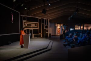 استعرضت تجربتها في معرض "نساء بلا أرض".. المصورة كيانا هايري لجمهور "اكسبوجر 2026": الروح الأفغانية تجد النور دائماً رغم العتمة 3 3