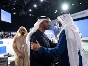 رئيس دولة الإمارات يمنح محمد القرقاوي وسام الاتحاد 3 n9900w6t1ka1ghbpd