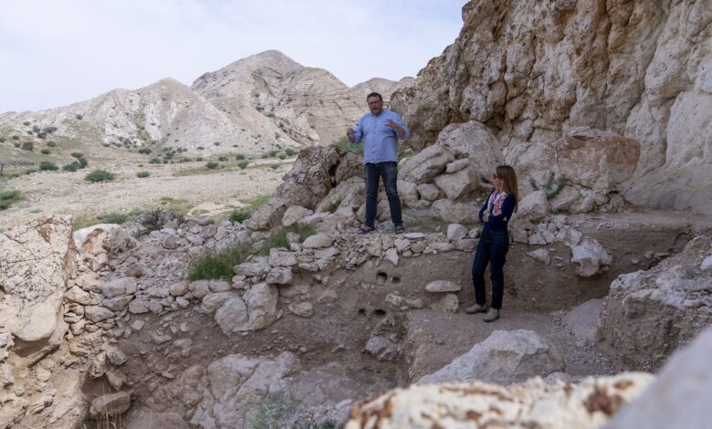 دراسة علمية تكشف عن استيطان بشري طويل الأمد في الفاية بالشارقة يعود حتى 125 ألف عام 1 2 3