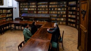 تعزيزاً لجهود إمارة الشارقة في تعميق العلاقات مع المؤسسات الإيطالية.. "بيت الحكمة" ومكتبة أمبروزيانا الإيطالية يوسعان آفاق التعاون الثقافي والمعرفي 4 7 1