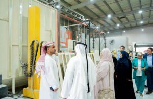 جمعية الصحفيين الاماراتية تقوم بزيارة "مجموعة باور سليوشن " لمولدات الطاقة في الشارقة الحرة وتؤكد علي دعم مسيرة الصناعة الوطنية 3 WhatsApp Image 2026 04 09 at 8.01.21 AM 4